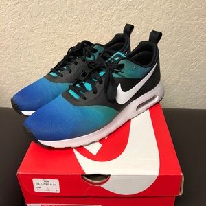 Nike Air Max Tavas Size 9